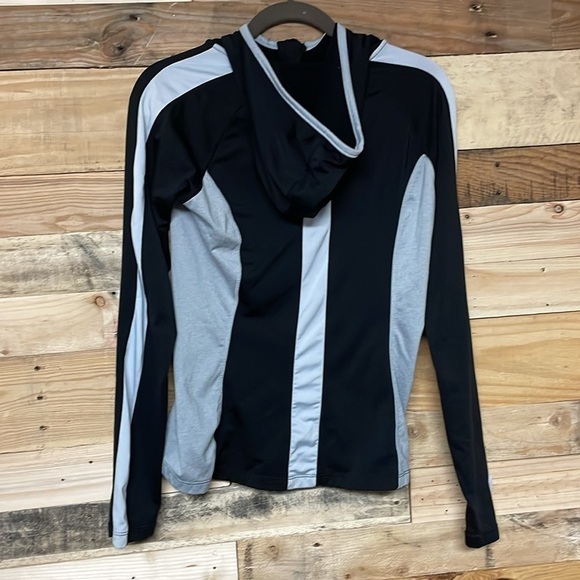 Reebok size small black and gray zip up athletic hoodie with thumb holes - Picture 8 of 8